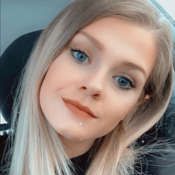 Meet your Posher, Cheyanne - Picture 2 of 2